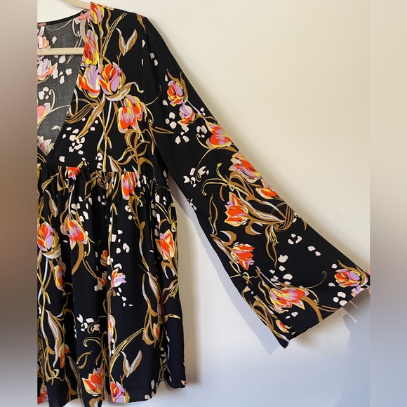 SOLD Free People Bella Printed Tunic Black Floral - Picture 3 of 11